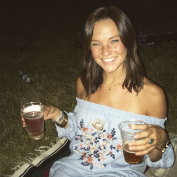 Meet your Posher, Stephanie - Picture 4 of 7